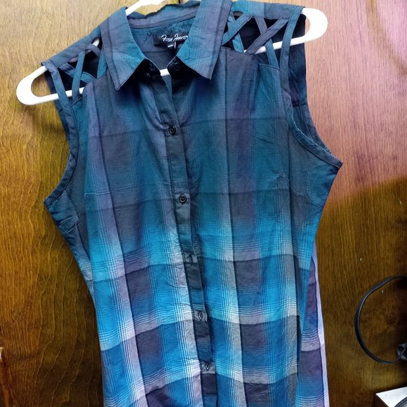 Foxy Jeans sleeveless shoulder cut out button down shirt - Picture 1 of 10